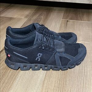 On Cloud Women's Sneakers Size 8